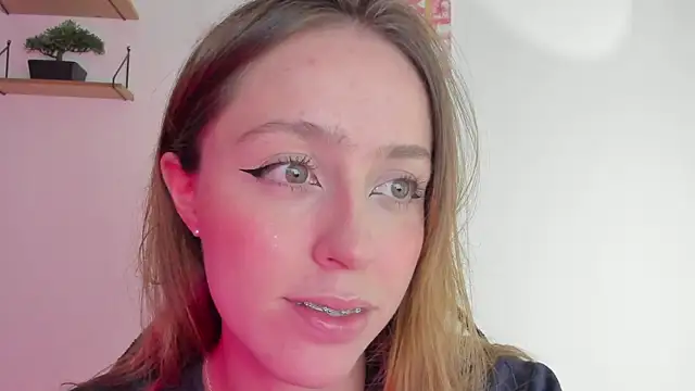 Snapshot of SofiaGc chatting on December 27, 2:47 am SofiaGc online show from December 27, 2:47 am