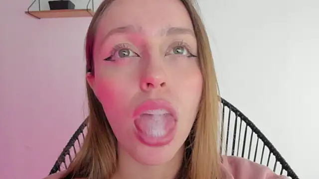 Snapshot of SofiaGc chatting on December 29, 6:24 am SofiaGc online show from December 29, 6:24 am