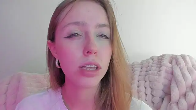 Snapshot of SofiaGc chatting on March 4, 3:33 am SofiaGc online show from March 4, 3:33 am