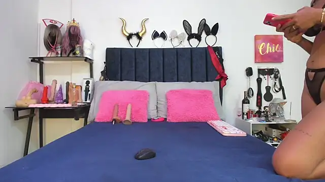 emmily giraldo online show from November 29, 1:47 pm