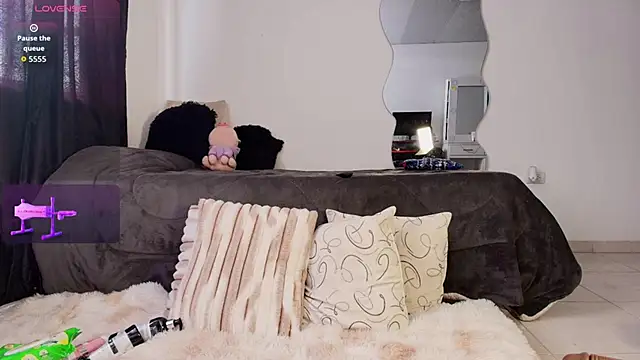 Madeline Dreams online show from October 18, 1:12 pm