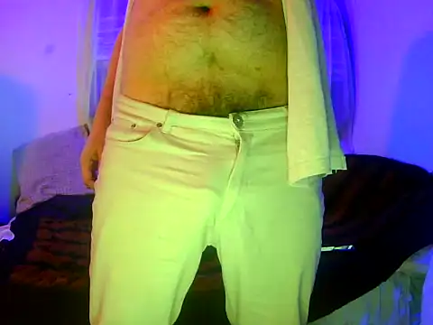 Snapshot of BushBator chatting on December 9, 8:22 am BushBator online show from December 9, 8:22 am