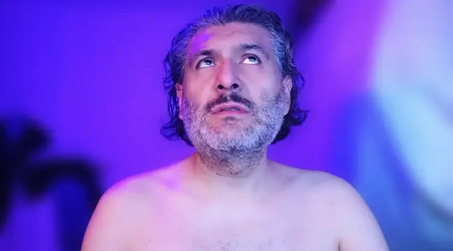 Snapshot of BushBator chatting on January 4, 7:55 am BushBator online show from January 4, 7:55 am