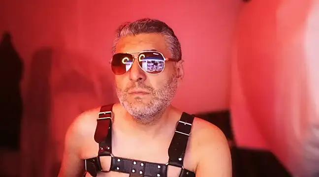 Snapshot of BushBator chatting on January 15, 8:09 am BushBator online show from January 15, 8:09 am