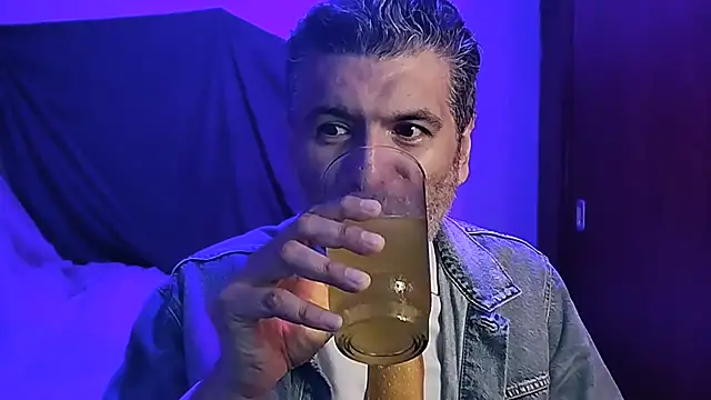 Snapshot of BushBator chatting on September 20, 6:58 am BushBator online show from September 20, 6:58 am