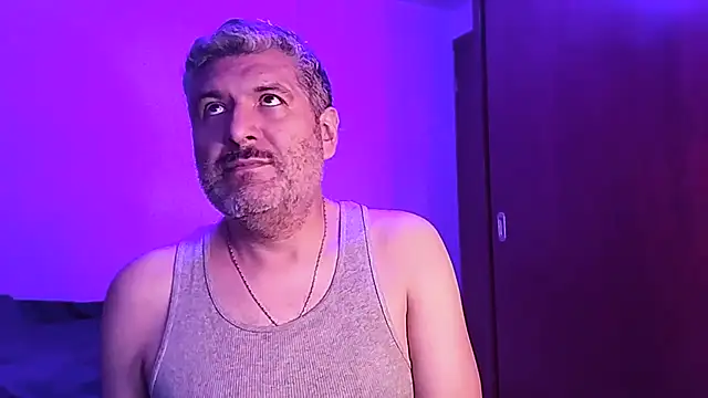 Snapshot of BushBator chatting on September 21, 7:21 am BushBator online show from September 21, 7:21 am