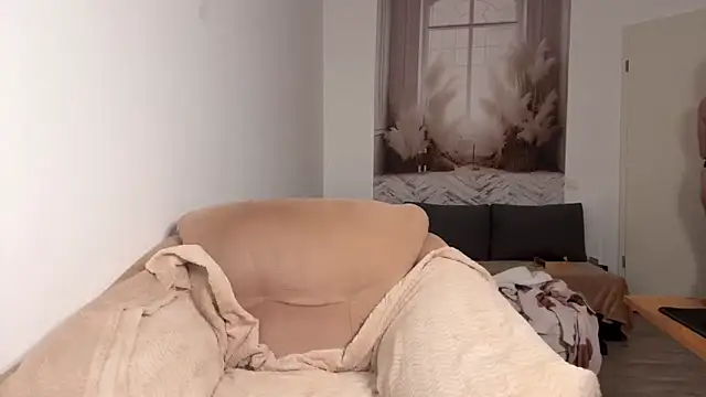 Snapshot of Caliiie-of chatting on October 13, 6:35 am Caliiie-of online show from October 13, 6:35 am