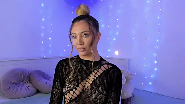 Jessielle online show from December 18, 7:36 am