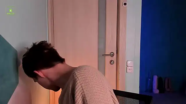 Snapshot of MarkGWalker chatting on December 11, 4:39 am MarkGWalker online show from December 11, 4:39 am