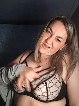 Snapshot of Ant0nina chatting on December 27, 10:59 pm Ant0nina online show from December 27, 10:59 pm