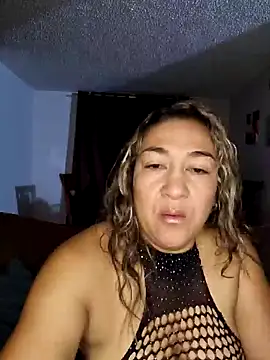 Snapshot of kitty_84 chatting on February 12, 10:03 am kitty 84 online show from February 12, 10:03 am