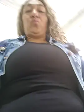 Snapshot of kitty_84 chatting on February 20, 5:40 pm kitty 84 online show from February 20, 5:40 pm