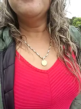 Snapshot of kitty_84 chatting on February 25, 9:35 pm kitty 84 online show from February 25, 9:35 pm