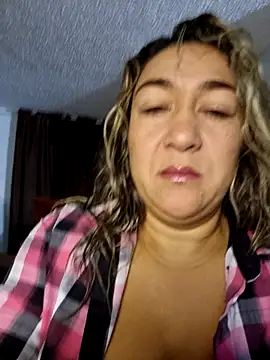 Snapshot of kitty_84 chatting on March 6, 9:47 am kitty 84 online show from March 6, 9:47 am