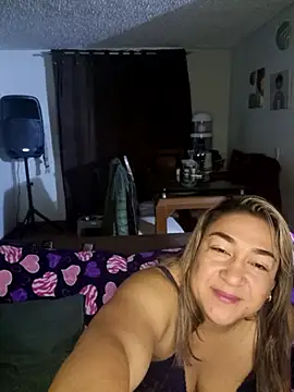 Snapshot of kitty_84 chatting on October 28, 10:08 am kitty 84 online show from October 28, 10:08 am