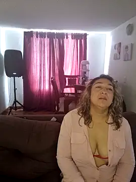 Snapshot of kitty_84 chatting on November 2, 3:58 pm kitty 84 online show from November 2, 3:58 pm