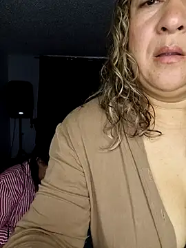 Snapshot of kitty_84 chatting on November 14, 11:35 pm kitty 84 online show from November 14, 11:35 pm