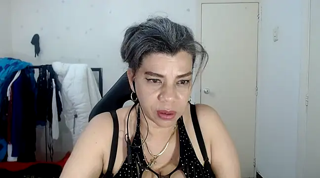 Snapshot of vikyadams chatting on February 25, 6:36 am vikyadams online show from February 25, 6:36 am