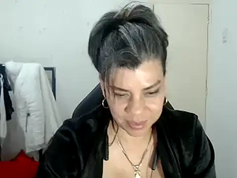 Snapshot of vikyadams chatting on February 25, 1:50 pm vikyadams online show from February 25, 1:50 pm