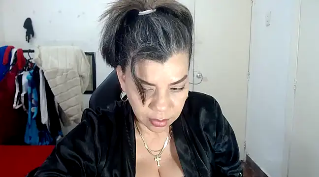 Snapshot of vikyadams chatting on February 26, 8:33 pm vikyadams online show from February 26, 8:33 pm