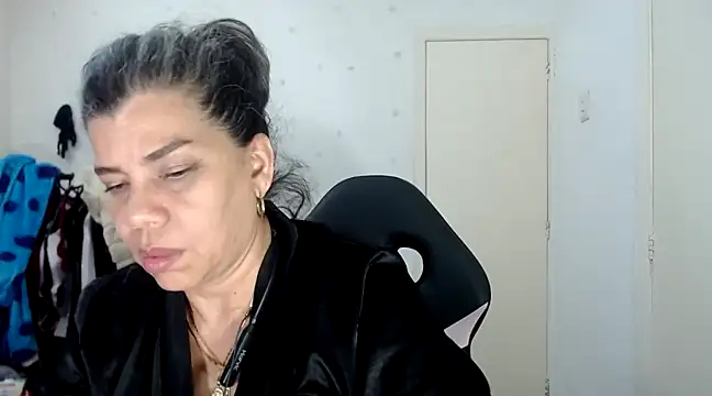 Snapshot of vikyadams chatting on February 27, 3:37 pm vikyadams online show from February 27, 3:37 pm