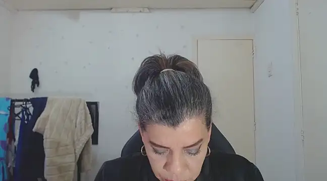 Snapshot of vikyadams chatting on March 1, 2:48 am vikyadams online show from March 1, 2:48 am