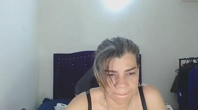 Snapshot of vikyadams chatting on March 19, 4:36 am vikyadams online show from March 19, 4:36 am