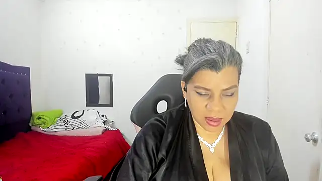 Snapshot of vikyadams chatting on October 6, 1:58 am vikyadams online show from October 6, 1:58 am