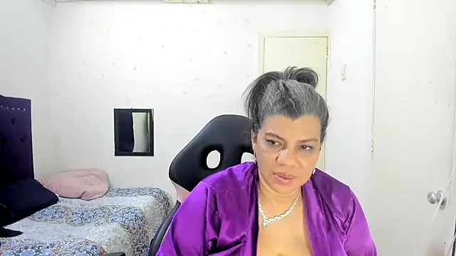 Snapshot of vikyadams chatting on October 22, 10:09 pm vikyadams online show from October 22, 10:09 pm