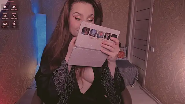 Snapshot of Eesmaaarrr chatting on October 22, 11:37 pm Eesmaaarrr online show from October 22, 11:37 pm