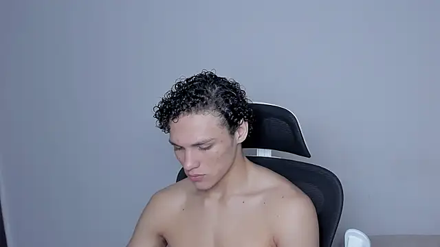 laurent nova online show from November 17, 1:11 am