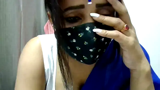 Queenhimanshi online show from November 3, 9:05 pm