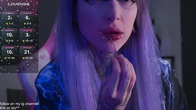 Snapshot of fraulein_mooon chatting on November 26, 2:45 am fraulein mooon online show from November 26, 2:45 am