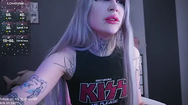 Snapshot of fraulein_mooon chatting on December 17, 5:52 pm fraulein mooon online show from December 17, 5:52 pm