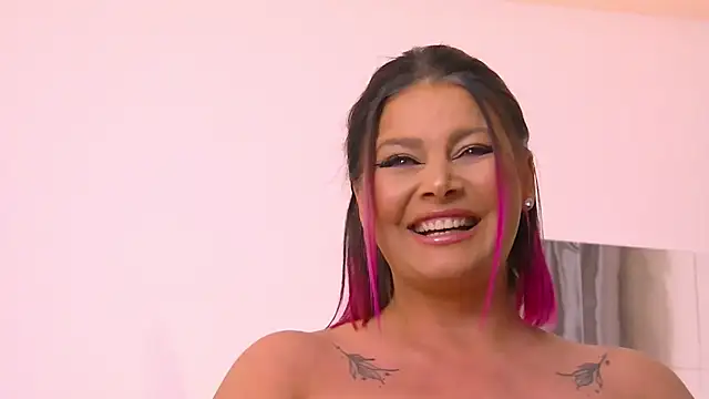 Snapshot of RissaRheys chatting on February 23, 12:30 am RissaRheys online show from February 23, 12:30 am