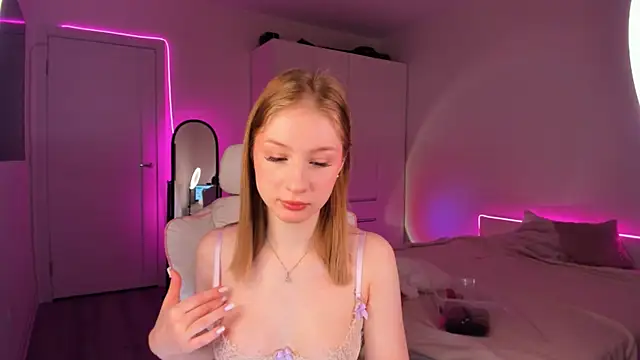 Eva Davi online show from March 2, 1:58 am