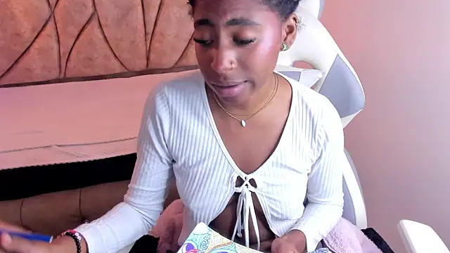 Queen perla  online show from January 18, 4:10 pm