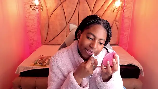 Queen perla  online show from March 9, 2:10 pm