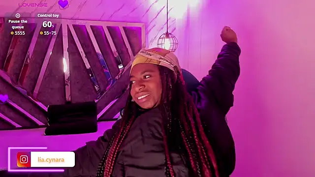 Queen perla  online show from October 4, 11:30 am