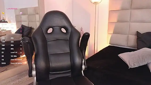 Snapshot of mssjulia chatting on December 31, 10:12 pm mssjulia online show from December 31, 10:12 pm