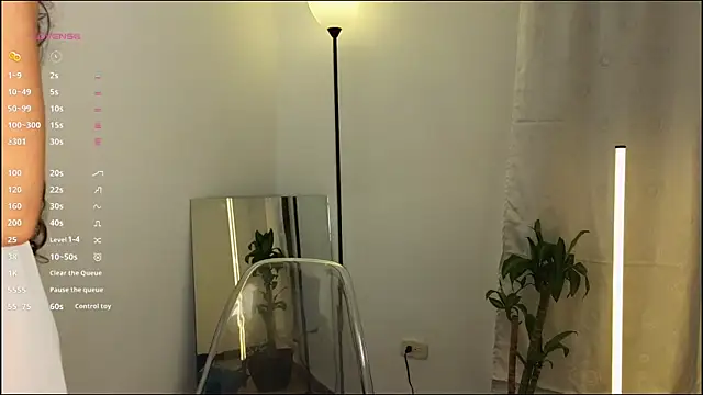 Snapshot of mssjulia chatting on March 18, 12:05 am mssjulia online show from March 18, 12:05 am