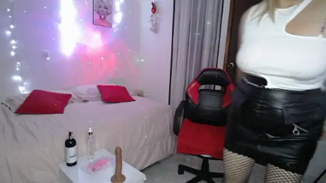 vanessalat online show from October 9, 11:47 pm