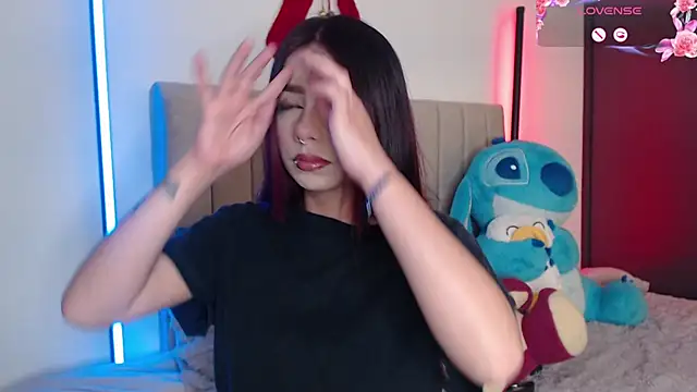 Snapshot of Your_rosalie chatting on December 17, 3:23 am Your rosalie online show from December 17, 3:23 am