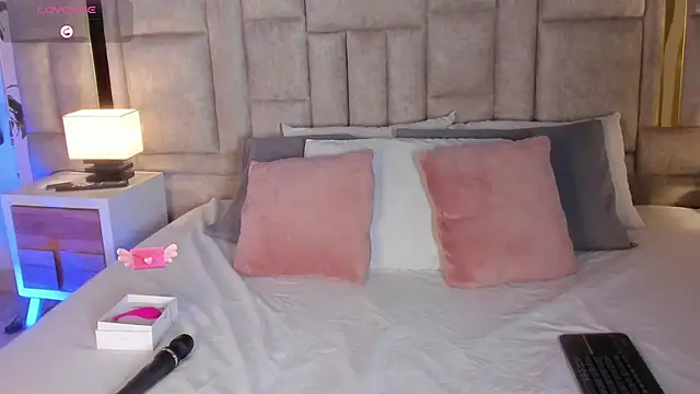 Snapshot of SofiScott_ chatting on March 18, 8:59 pm SofiScott online show from March 18, 8:59 pm