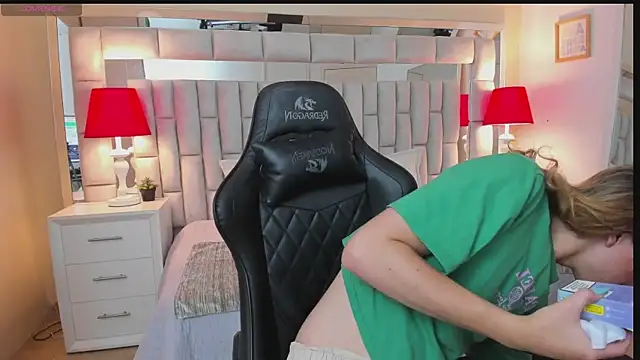 mariiahneedles online show from December 6, 12:12 am