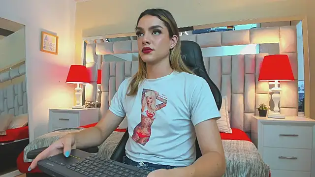 mariiahneedles online show from December 12, 10:31 pm