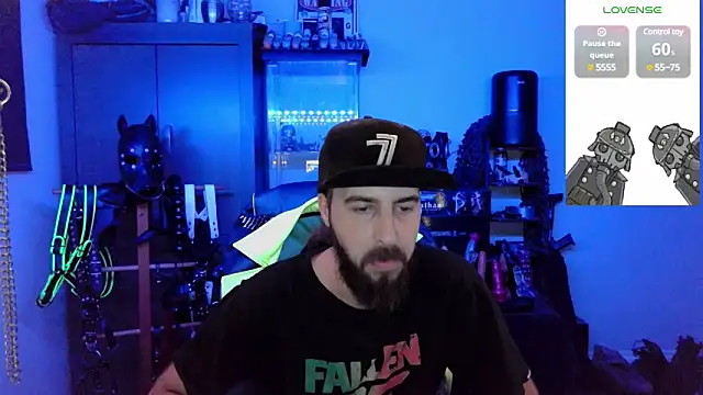 Snapshot of samaelO69 chatting on December 30, 12:11 am samaelO69 online show from December 30, 12:11 am