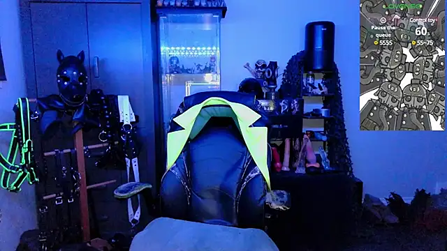 Snapshot of samaelO69 chatting on January 7, 7:10 am samaelO69 online show from January 7, 7:10 am