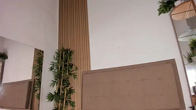 Natasha  Sccott online show from March 5, 2:25 am