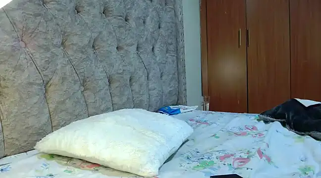 Naughty Girl17 online show from February 12, 8:29 pm